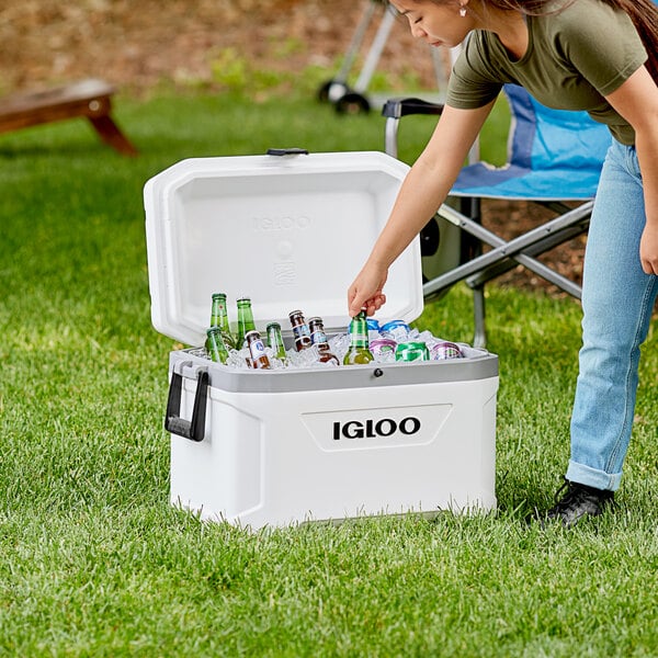 Igloo 50541 Marine Ultra 54 Qt. White Cooler with Comfort Grip Handles